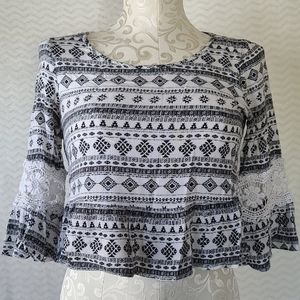 Timing long sleeve blk/wht crop top